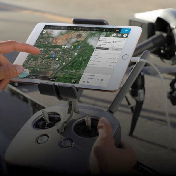 Ready-to-fly provision of all package components (for DJI...
